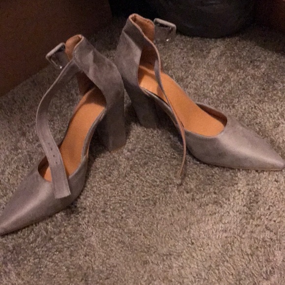 Size 38, Grey heels - Picture 2 of 3